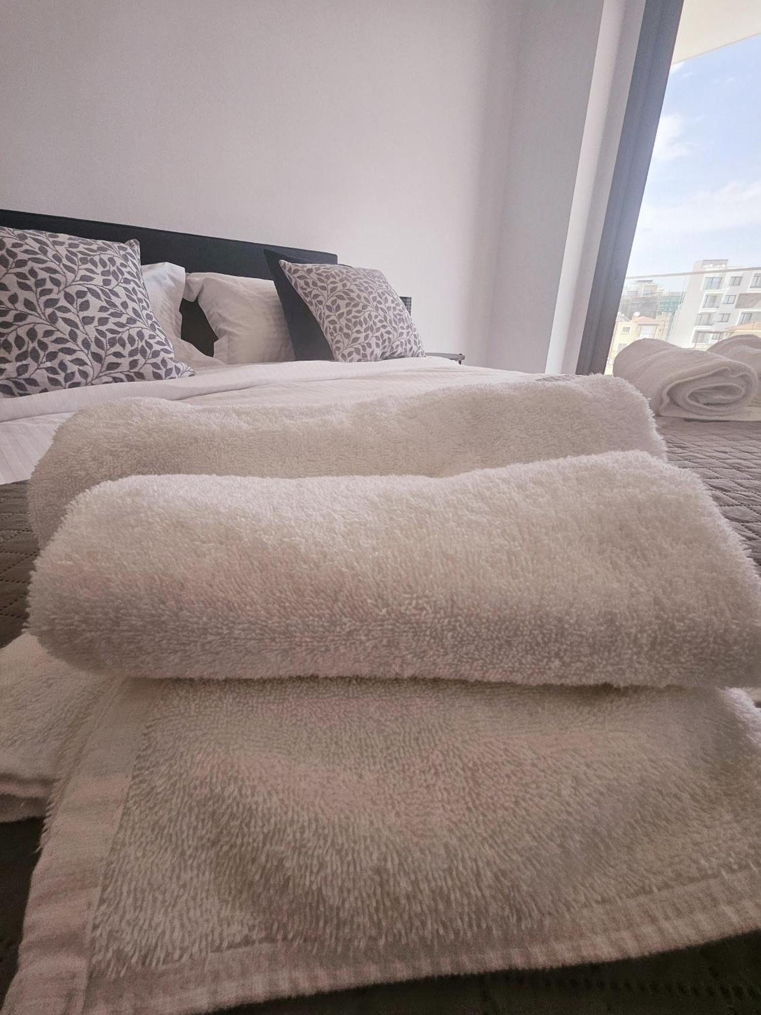 One Bedroom Apartment, Universal Residences *